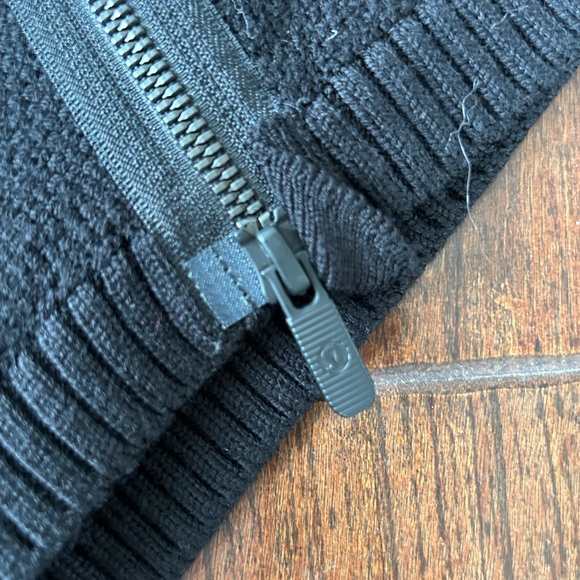 Lululemon On The Go Poncho 
One Size 
Black - Picture 2 of 9